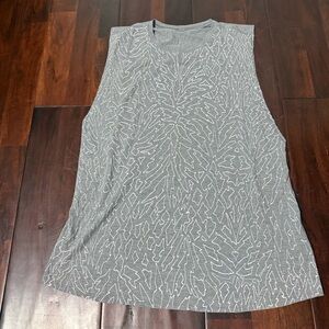 Lululemon Muscle Tank Women’s Size 10 Gray And White Muscle Hustle